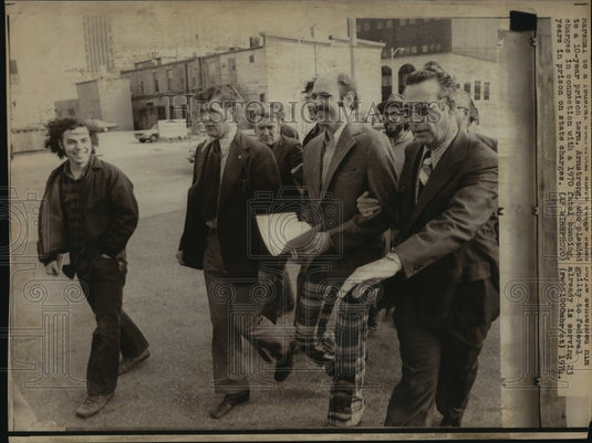 1974 Press Photo University Bomber, Karleton Armstrong and others with Marshall - Historic Images
