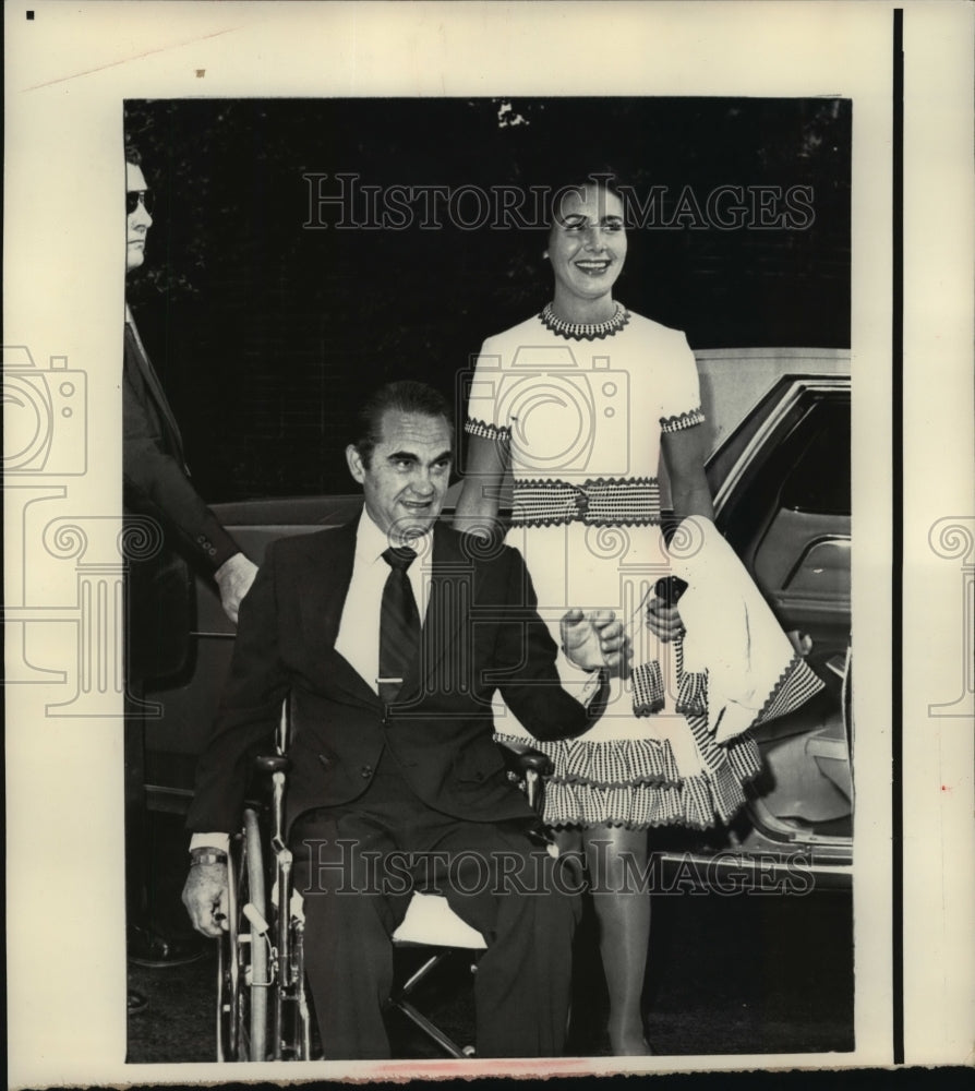 1972 Press Photo George Wallace and wife Cornelia arrive at Miami TV station. - Historic Images