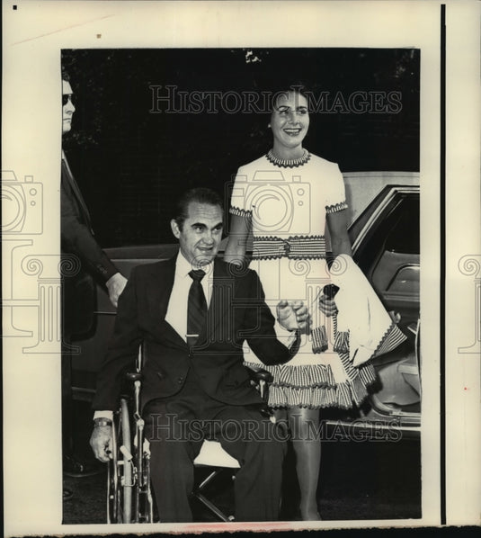 1972 Press Photo George Wallace and wife Cornelia arrive at Miami TV station. - Historic Images