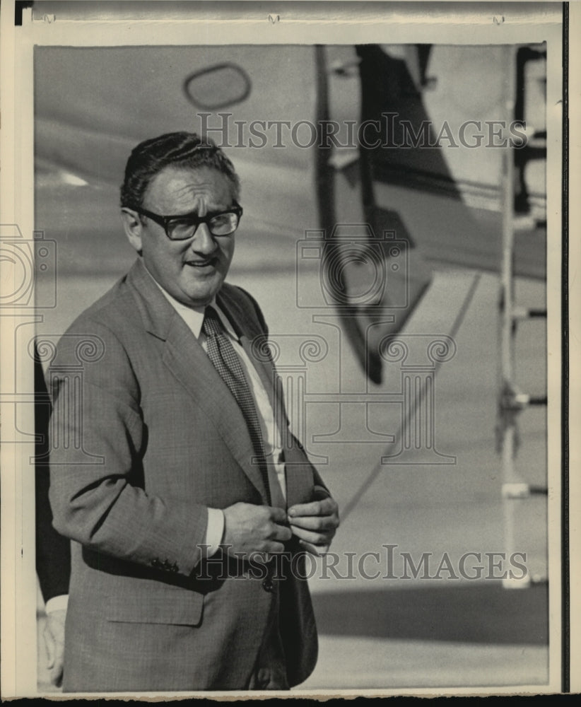 1972 Press Photo Henry Kissinger off to Tokyo for talks with Japanese leaders. - Historic Images
