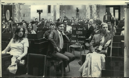 1972 Press Photo bar operators stage sit-in at Assembly, Madison, Wisconsin - Historic Images