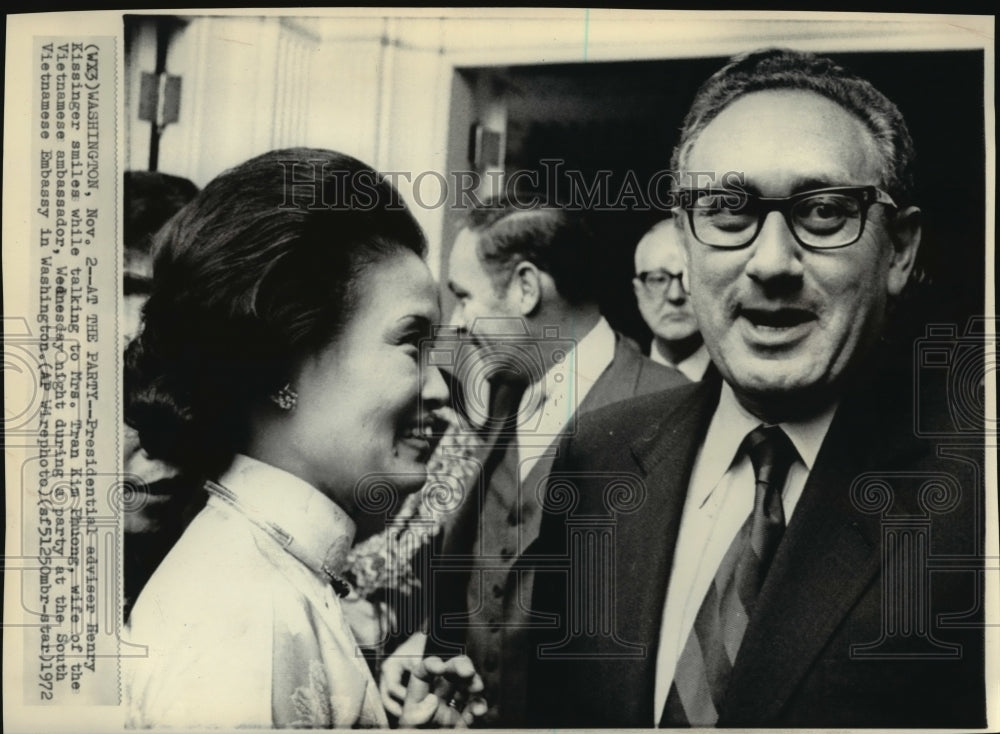 1972 Press Photo Henry Kissinger and Mrs. Tran Kim Phuong, Vietnamese Embassy - Historic Images