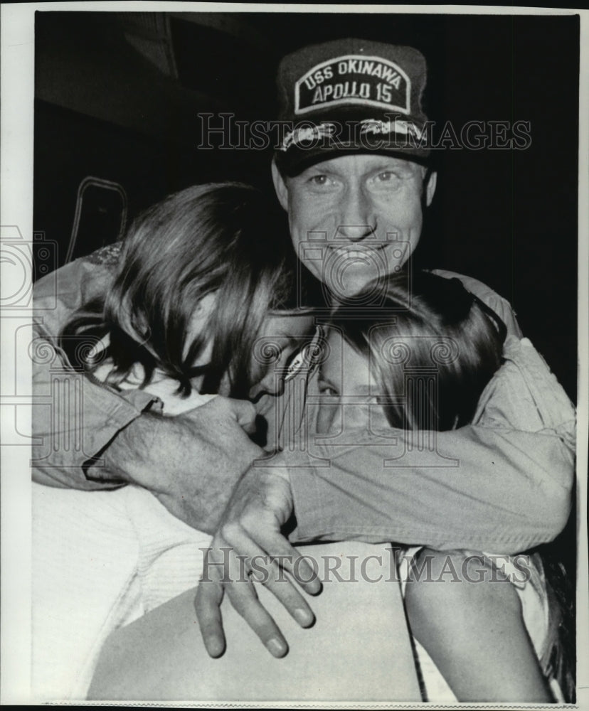 1971 Press Photo Alfred M. Worden with daughters, Merrill and Alison - mjw03756 - Historic Images