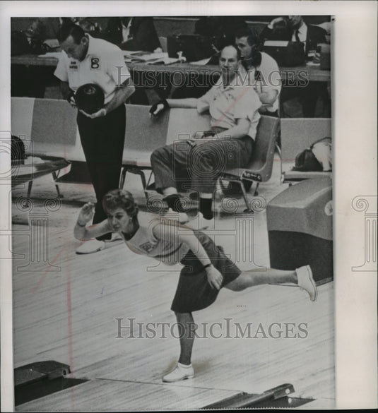 1963 Kansas City-Marion Ladewig bowls in National All-Star game - Historic Images