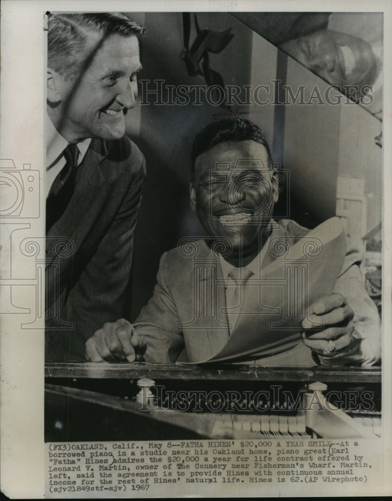 1967 Oakland, Calif-Pianist Earl &quot;Fatha&quot; Hines and Leonard V. Martin - Historic Images