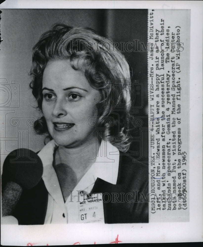 1965 Mrs. Edward White Talks To Men After Gemini 4 Launch In Houston - Historic Images