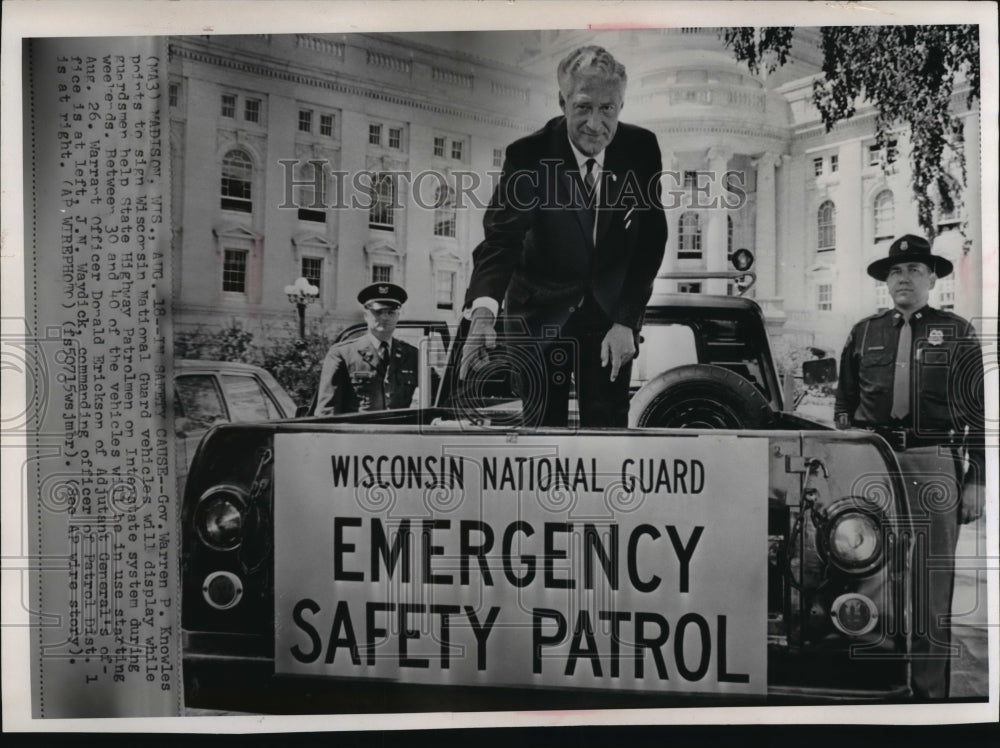 1966 Press Photo WI Gov. Knowles points to sign Nat'l Guard will use on vehicles- Historic Images