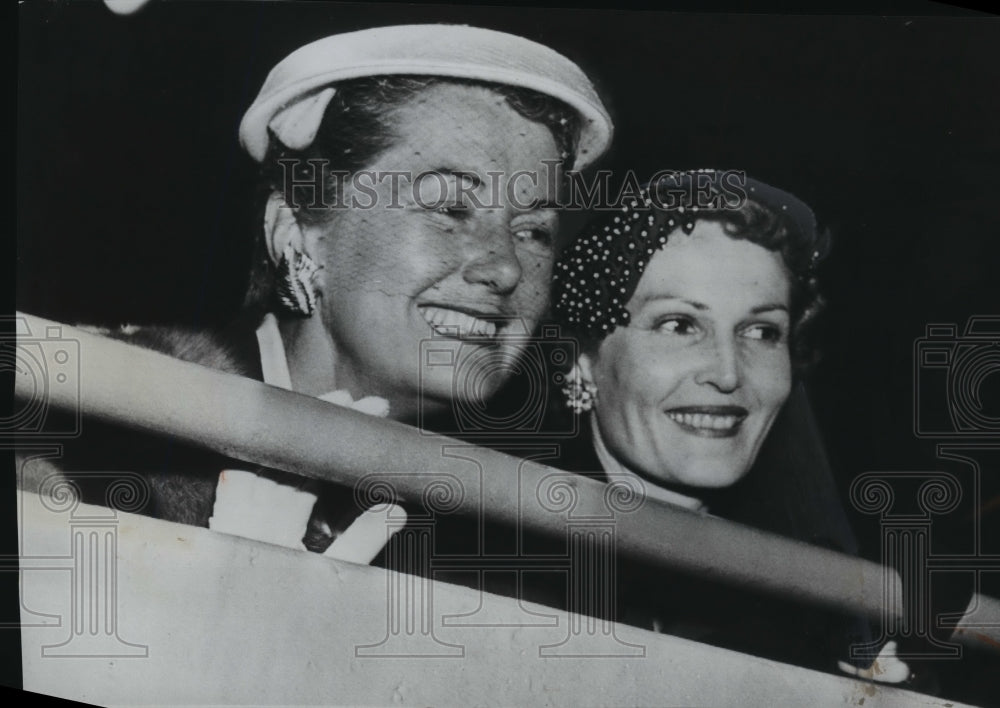 1956 Mrs. William Knowland and Mrs. Richard Nixon at convention. - Historic Images