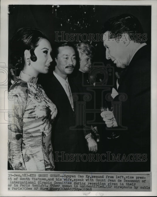 1968 Nguyen Can Ky and his wife speak with Count Jean de Baumont - Historic Images