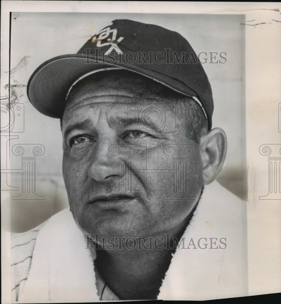 1963 Early Wynn Wears Sox Hat - Historic Images