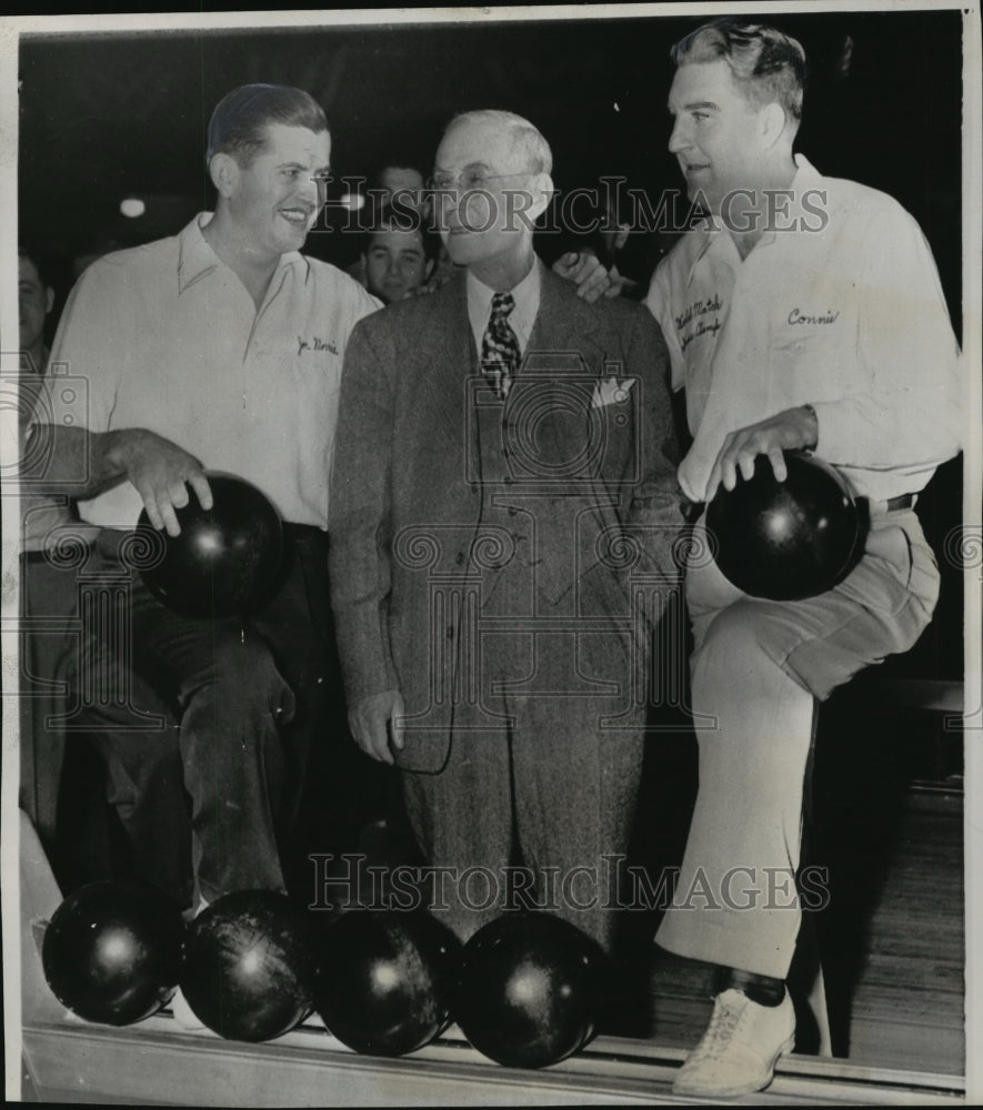 1949 E.H. Baumgarten With Others At ABC Tournament In Atlantic City - Historic Images