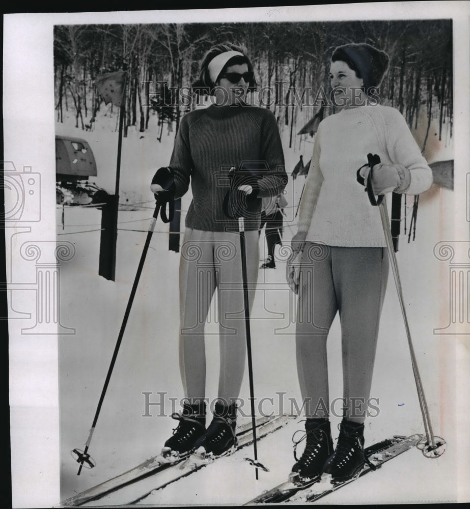 1962 President Kennedy&#39;s sisters skiing, Spruce Peak in Vermont - Historic Images