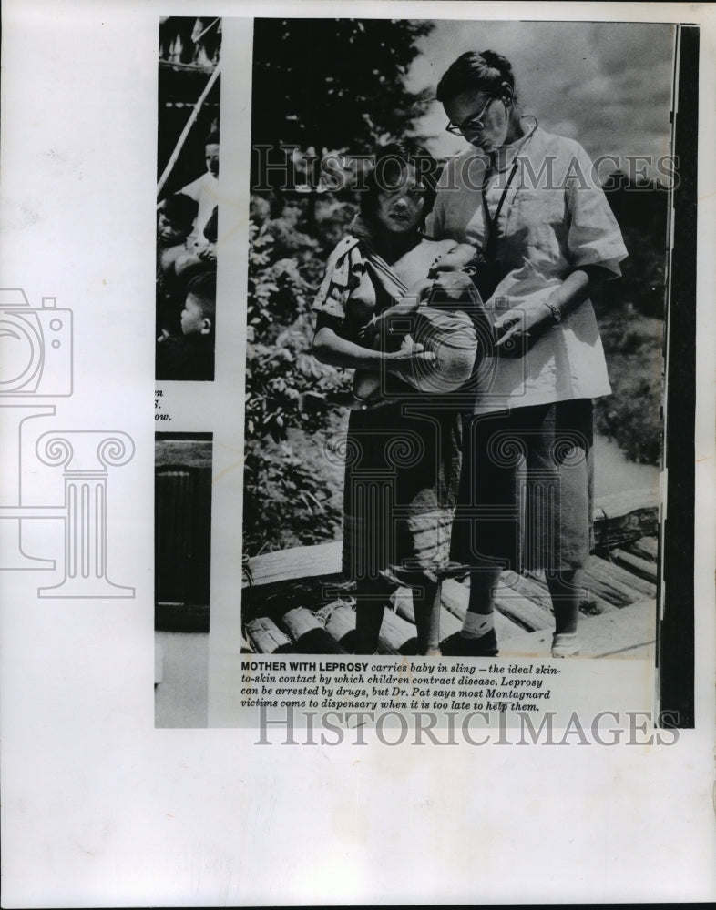 1966 Press Photo Montagnard leprosy victim with her baby and doctor - Historic Images
