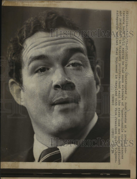 1973 Press Photo Governor Christopher S. Bond speaks at press conference - Historic Images