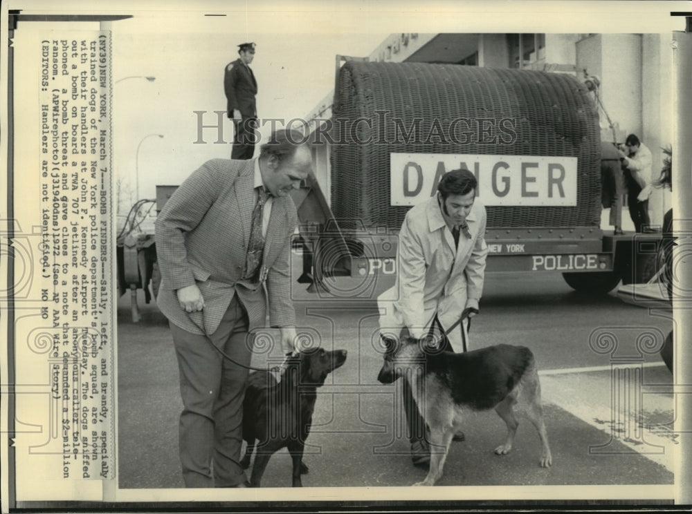 1972 Press Photo Bomb sniffing dogs find device aboard jetliner at JFK airport - Historic Images