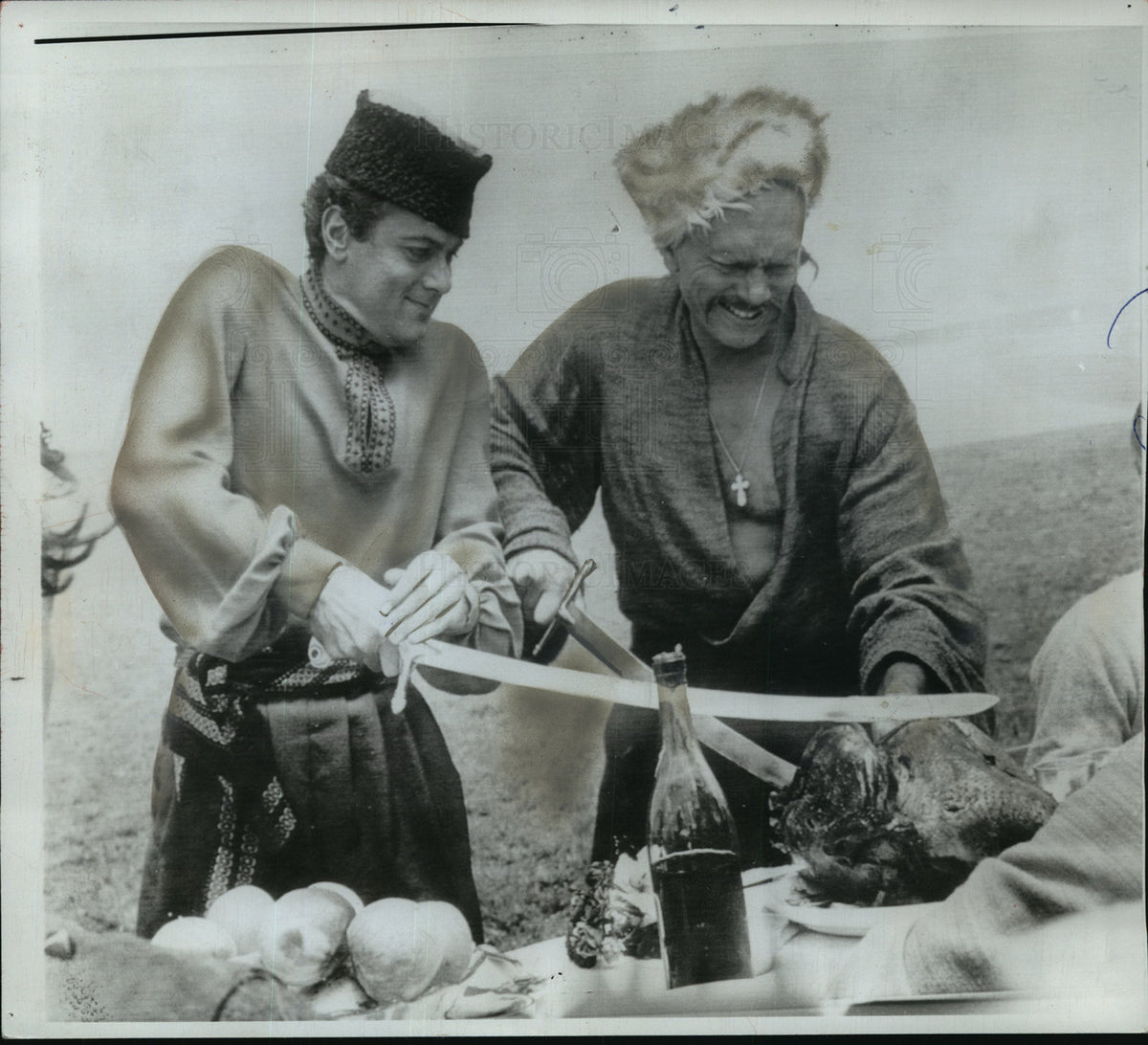 1961 Press Photo Tony Curtis &amp; Yul Brynner in Taras Bulba - mjx00849-Historic Images