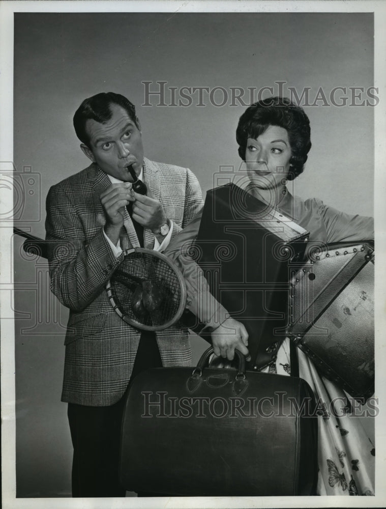 1961 Press Photo Alan King with Denise Lor on &quot;The Alan King Show&quot; - mjx01442-Historic Images