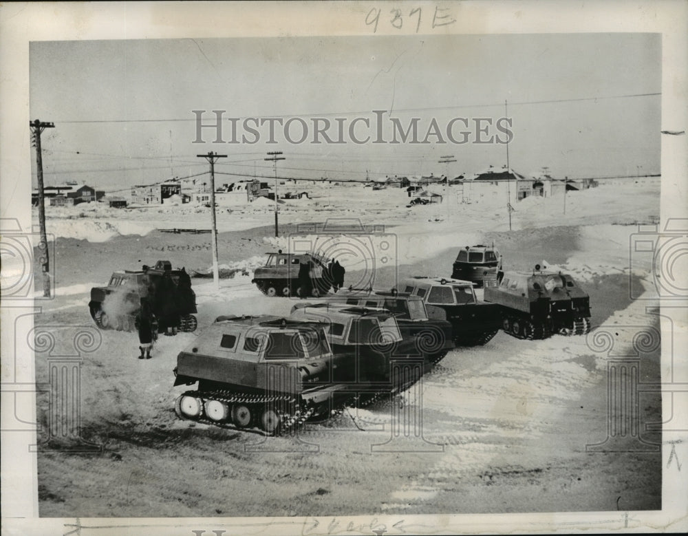 1946 Press Photo &quot;Penguin&quot; snowmobiles which will be used by Canadian Army-Historic Images