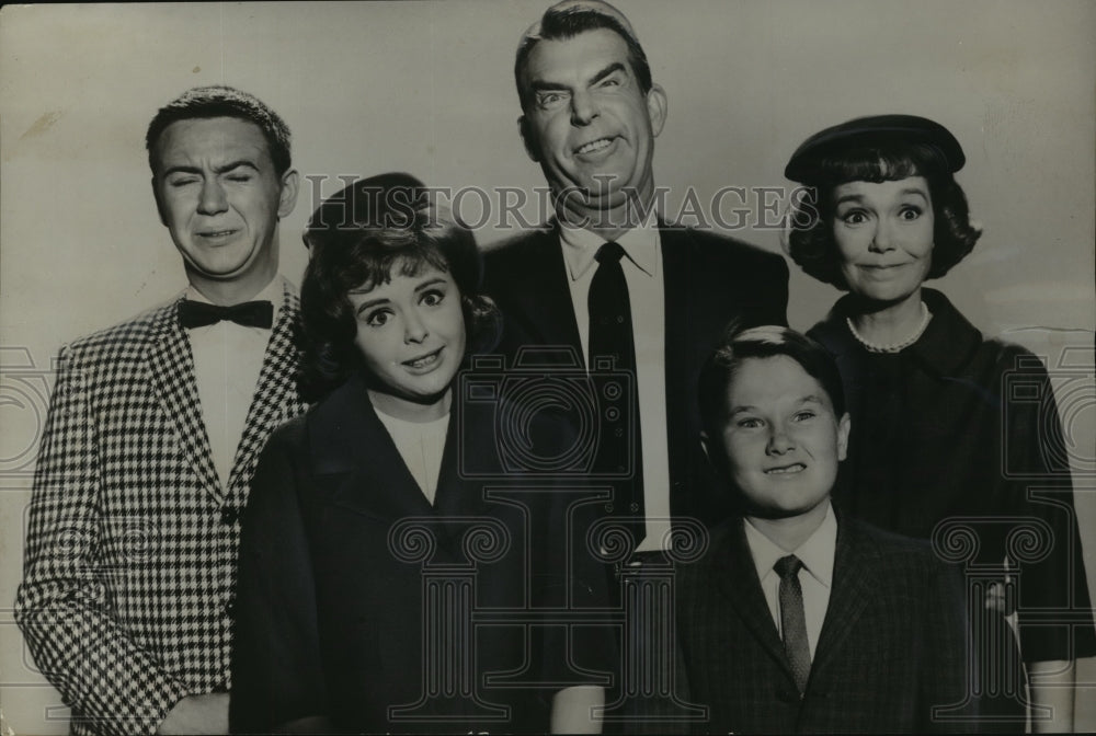 1962 Press Photo Cast from Walt Disney&#39;s new movie, &quot;Bon Voyage&quot; - mjx02356-Historic Images