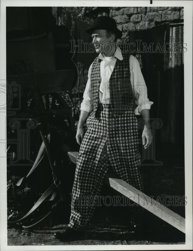 1975 Press Photo Red Buttons guest stars in the title role of The Circus Man-Historic Images