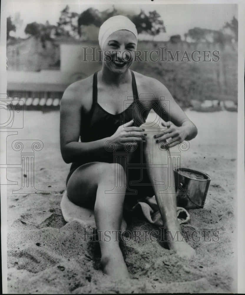 1952 Press Photo Florence Chadwick practices for Santa Catalina island- Ca swim-Historic Images