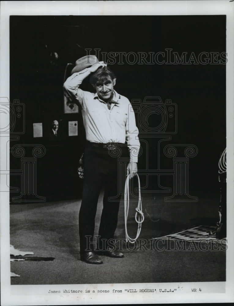 1975 Press Photo James Whitmore in Will Rogers, USA at Oriental Theater Curtain-Historic Images