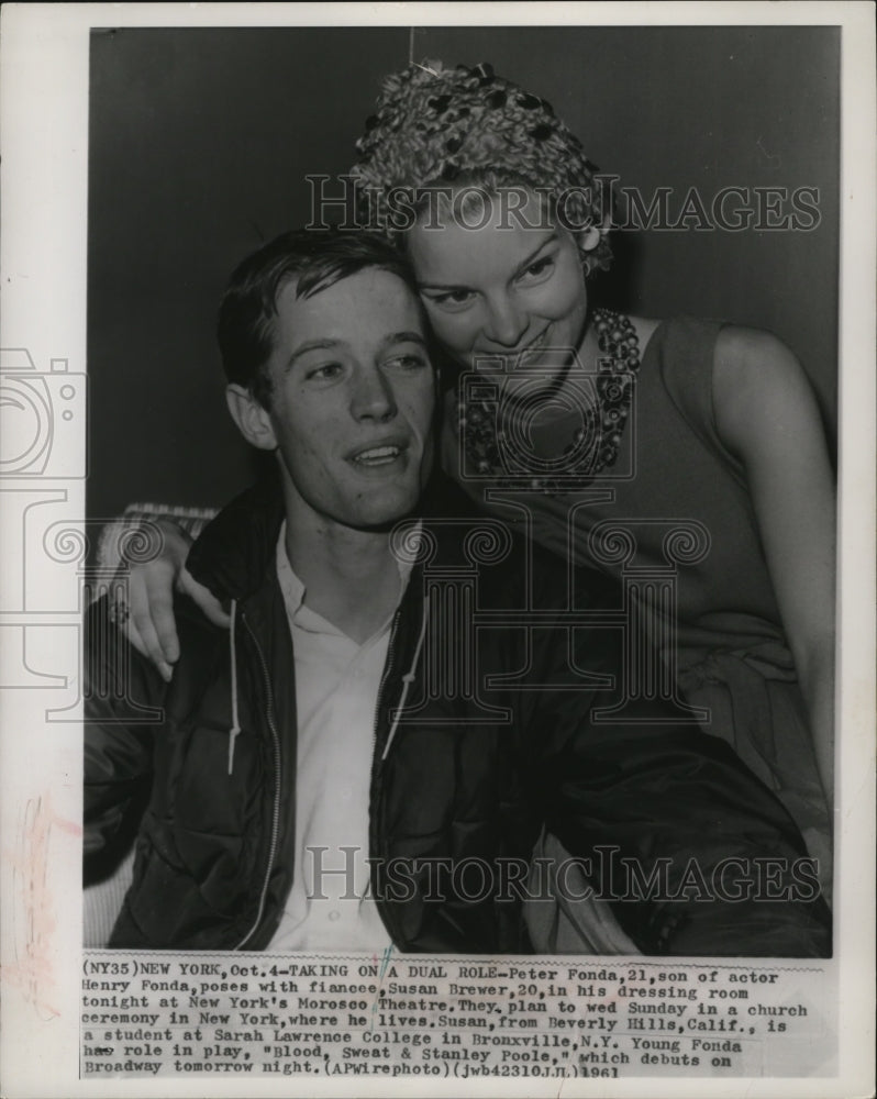 1961 Press Photo Peter Fonda and Fiancee Susan Brewer - mjx03062-Historic Images