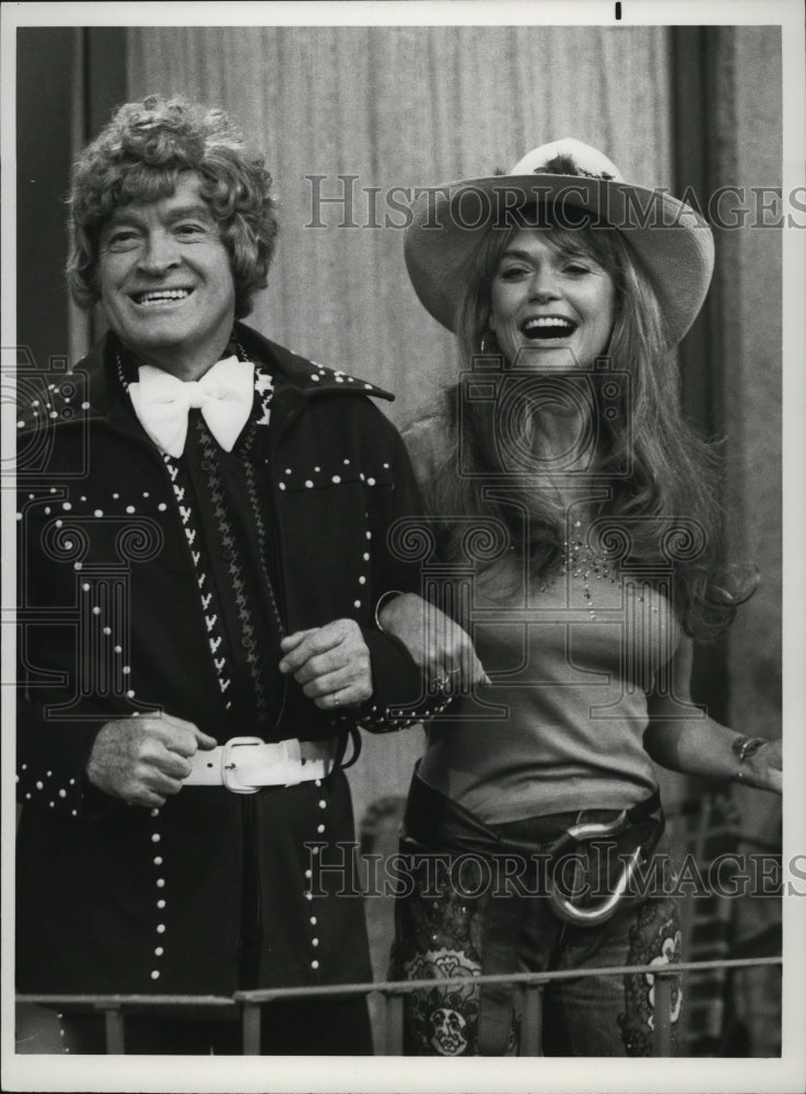 1974 Press Photo Bob Hope and Dyan Cannon, Actors - mjx03093-Historic Images