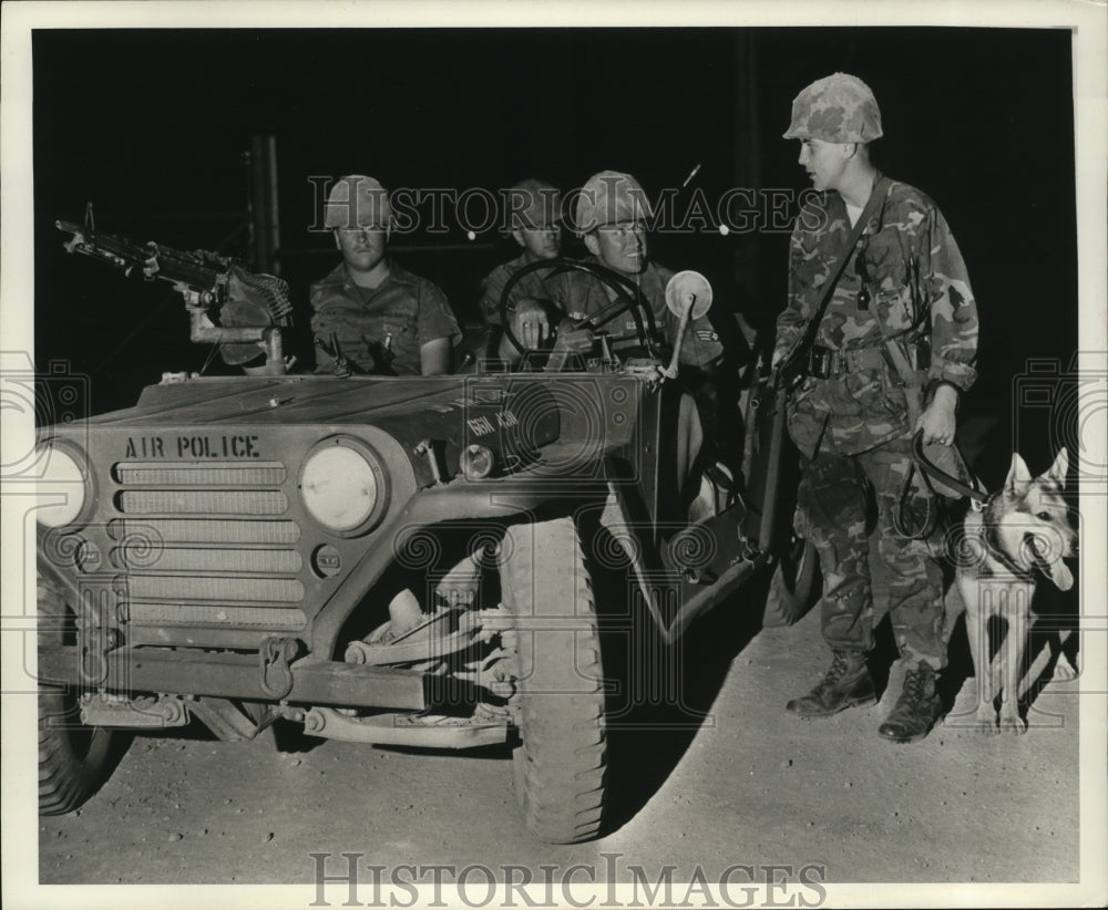 1967 Press Photo Security check at Vietnam Airport - mjx03416-Historic Images