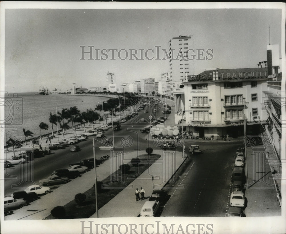 1964 Press Photo Palm-lined boulevard along shore in Port City of Luanda, Angola-Historic Images