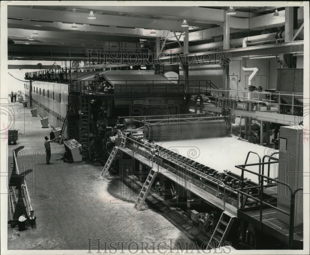 1964 New paper machine to be shown at Bergstrom Paper Co. - Historic Images