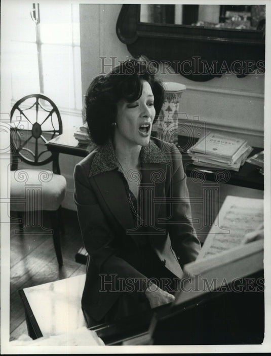 1976 Press Photo Dixie Carter, slim beautiful lyric soprano - mjx04482-Historic Images