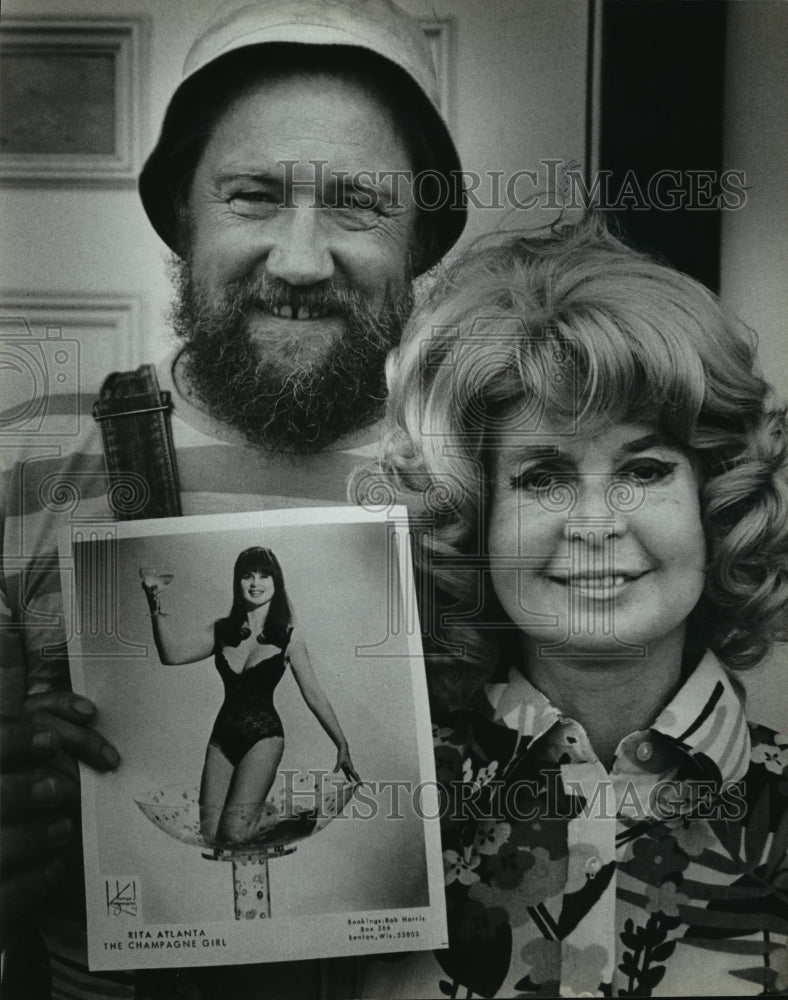 1981 Press Photo John and Rita Bane and a picture of Rita as Champagne Girl-Historic Images