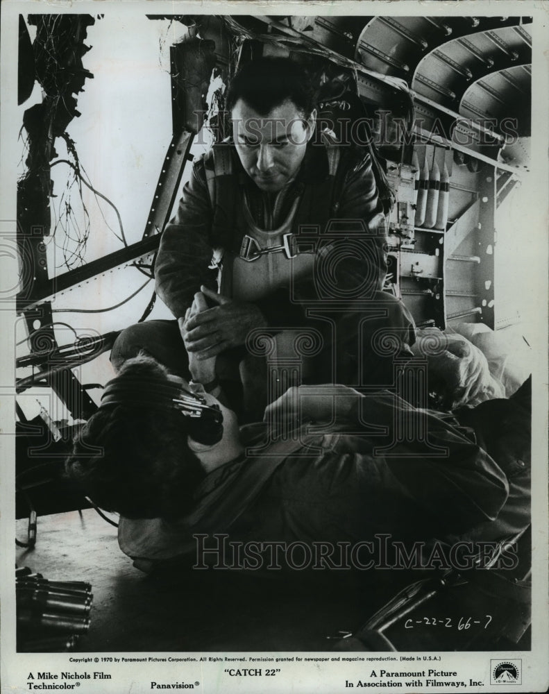 1970 Press Photo Alan Arkin in a scene from "Catch 22" - mjx04730-Historic Images
