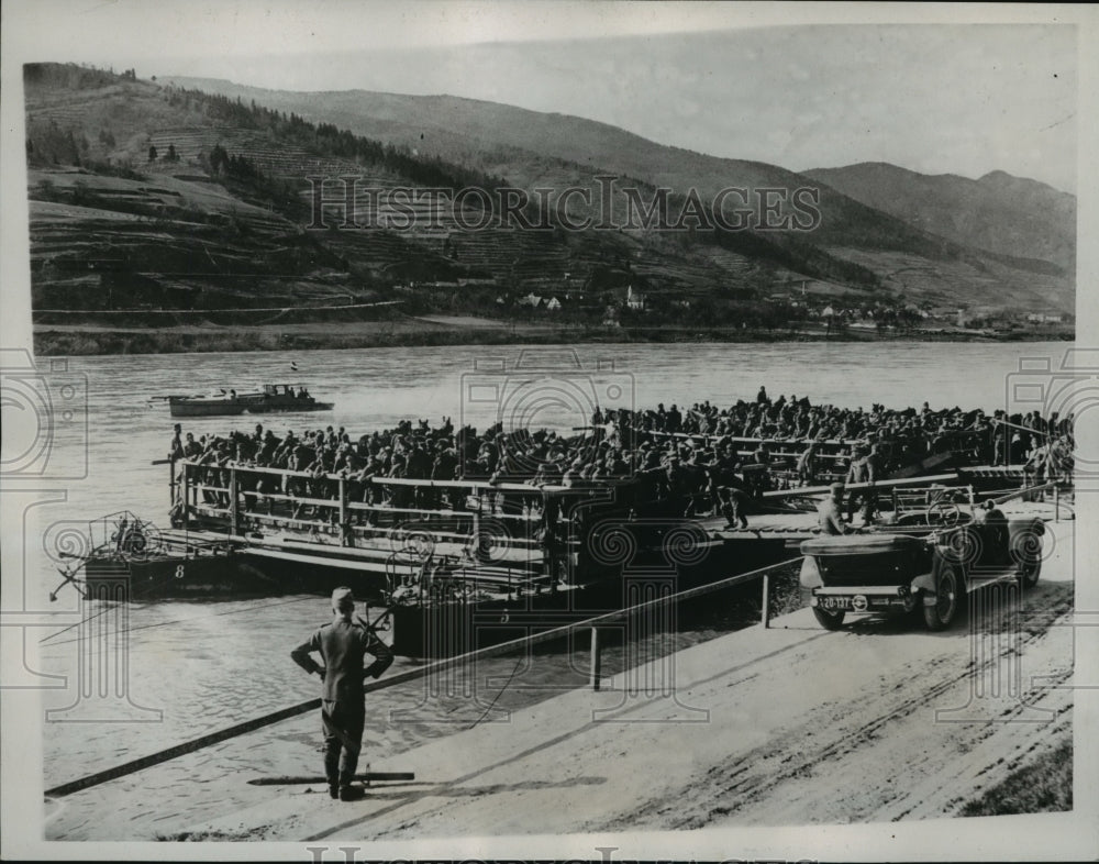 1935 Press Photo Infantry & artillery crossing The Danube on Pontoons-Historic Images