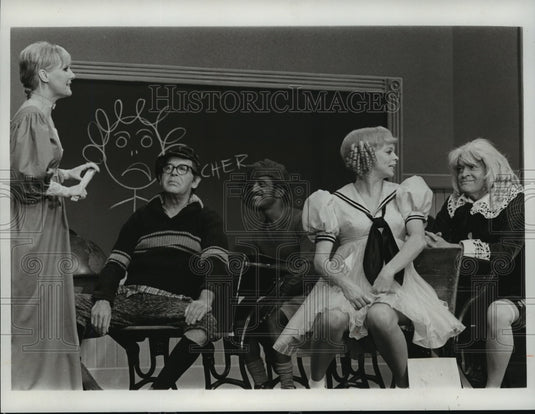 1972 Press Photo Petula Clark, Milton Berle and others in "Bob Hope Special"-Historic Images