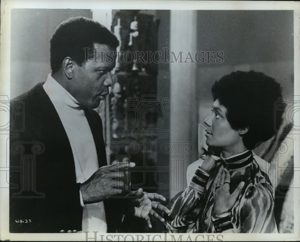 1973 Press Photo Sidney Poitier and Esther Anderson in &quot;A Warm December&quot;-Historic Images