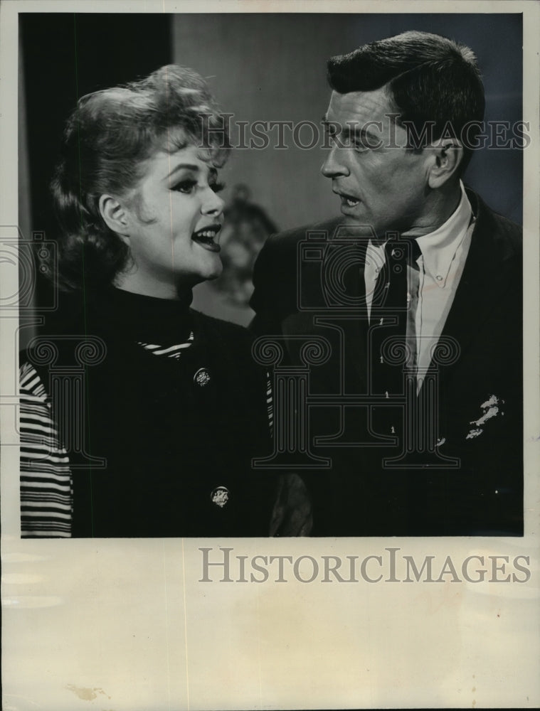 1964 Press Photo Frank Aletter &amp; Cara Williams in The Cara Williams Show-Historic Images