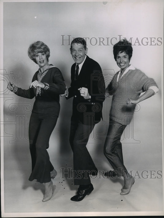 1962 Press Photo Janis Paige, Milton Berle & Lena Horne in The Milton Berle Show-Historic Images