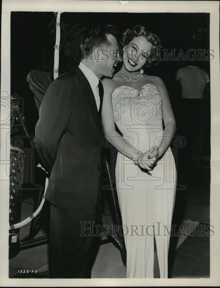 1951 Press Photo Monica Lewis and Mickey Rooney between scenes in The Strip-Historic Images