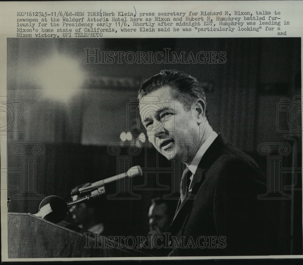 1968 Press Photo Herb Klein, talks to newsmen at the Waldorf Astoria Hotel-Historic Images