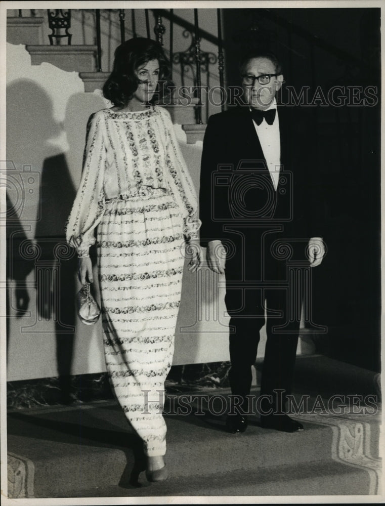 1975 Press Photo Sec of State Henry Kissinger &amp; his wife, Nancy at State Dinner-Historic Images