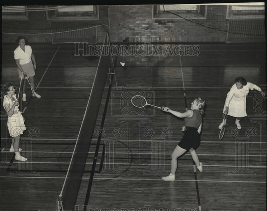 1952 Press Photo Women's badminton tournament at Milwaukee Athletic Club - Historic Images