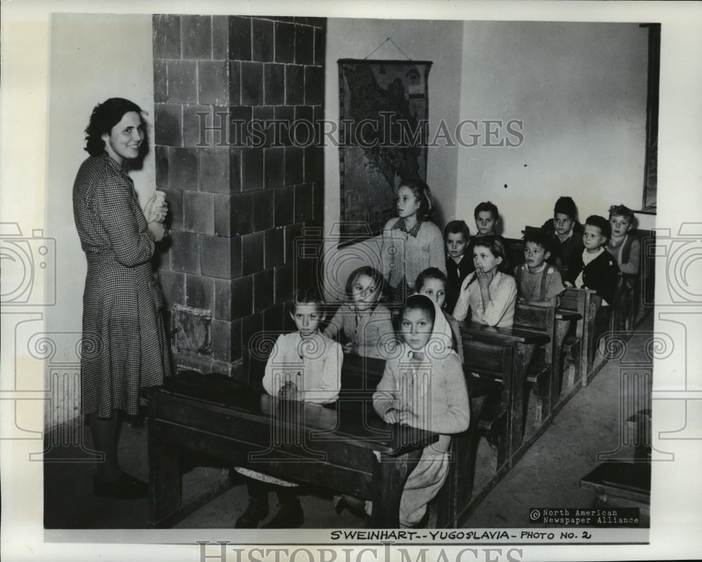 1951 Press Photo Children in class near Veljun with teacher Ratkaj Dragica- Historic Images