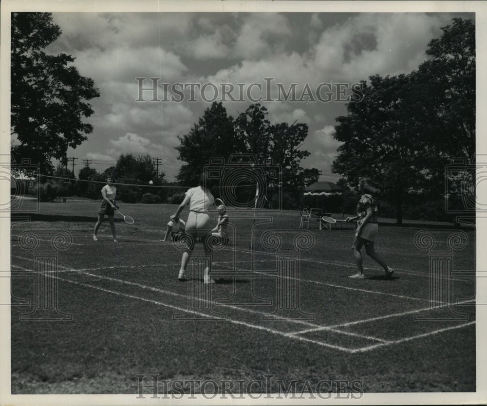 1953 Press Photo Badminton is favorite sport at Kentucky Dam Village State Park - Historic Images