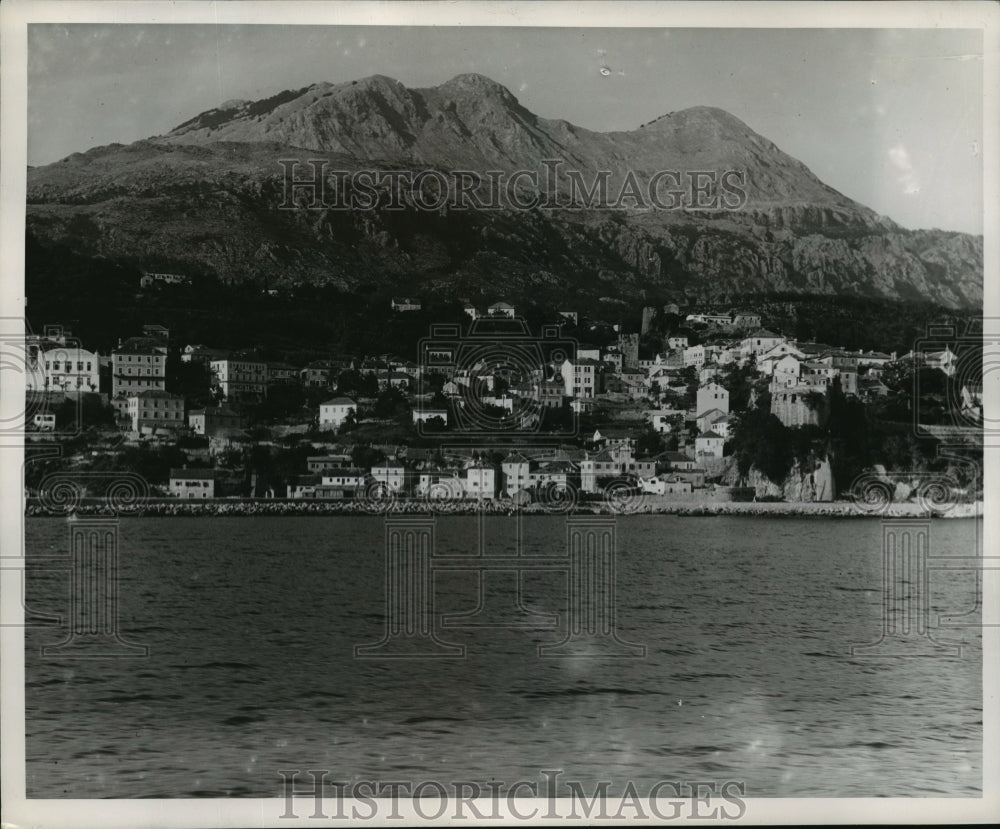 1944 Press Photo The city of Castelnuovo on the Bay di Topla, Bocchi di Cattaro- Historic Images