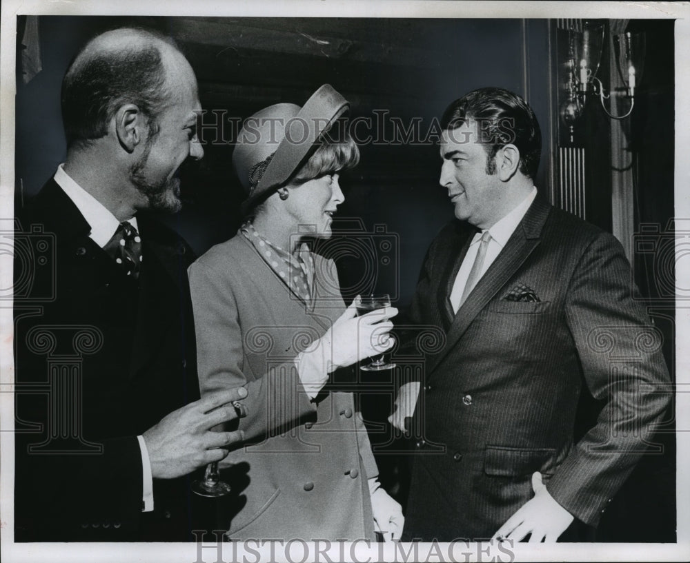 1968 Press Photo Wedding guests William J Wall, Tune Yalman, Kit Smythe-Historic Images