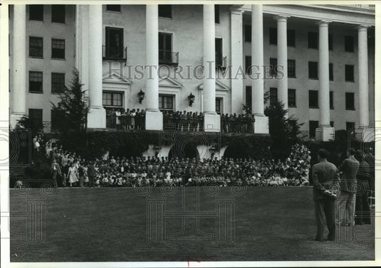1991 Press Photo Japanese diplomats pose for a photograph at Greenbrier Resort-Historic Images