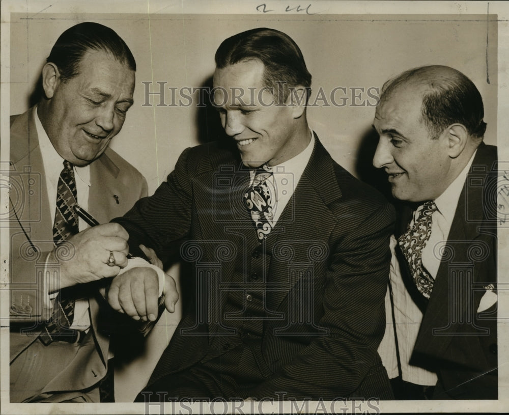 1946 Ted Jamieson and Tony Zale&#39;s for &quot;autograph&quot; with Art Winch - Historic Images