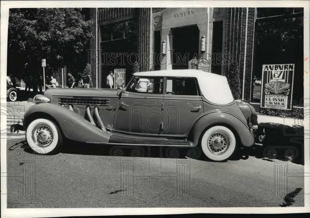 1991 Press Photo An Auburn, a Duesenberg &amp; a Cord at Auburn Automobile Co.-Historic Images